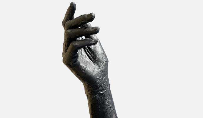 A hand coated in RYL Torf Moor Mud, highlighting the fine paste texture for anti-aging therapy.